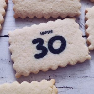 biscuits message personnalisés france meunier biscuiterie / biscuit anniversaire / Happy 30 / happy anniversaire